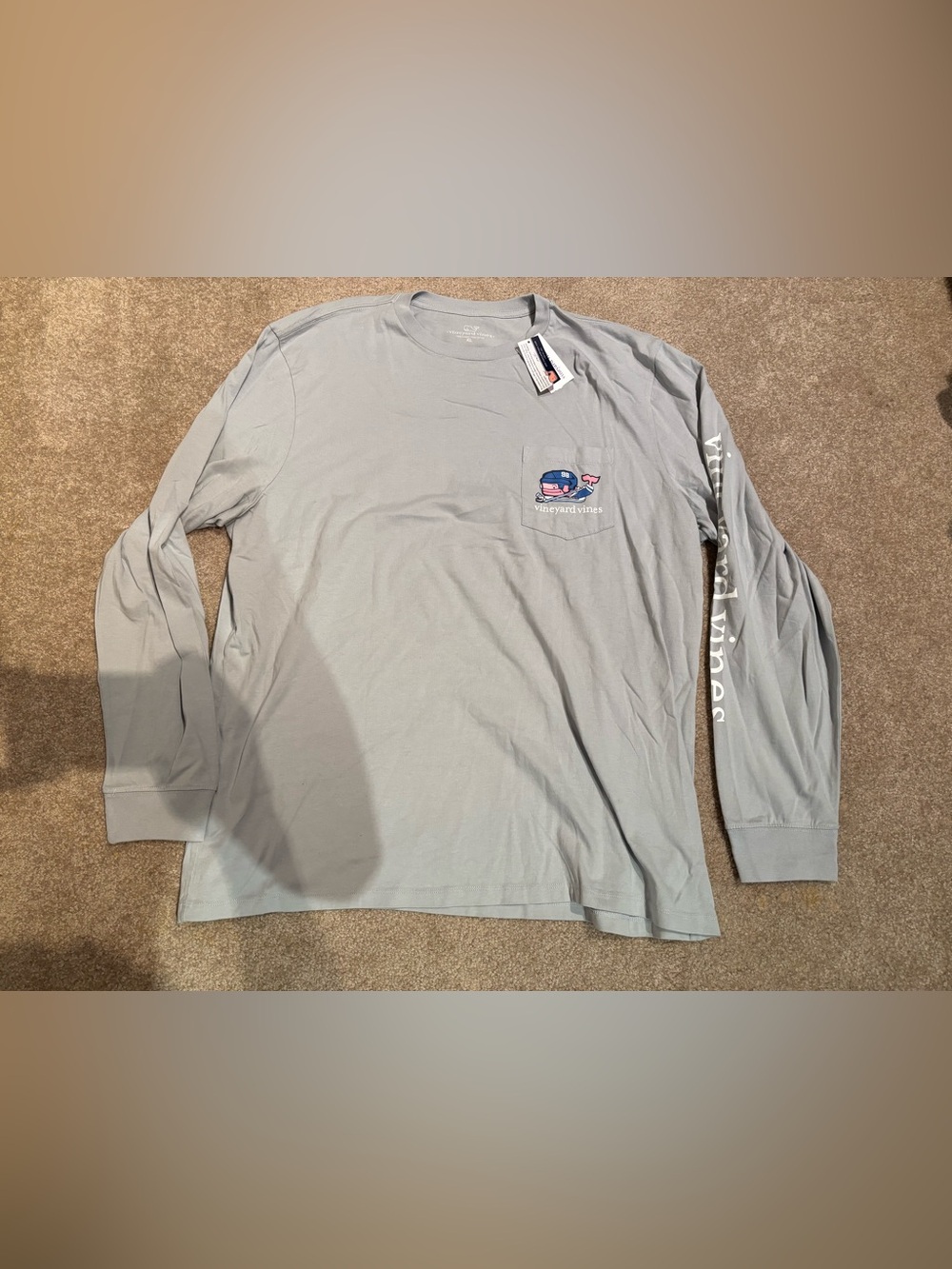 NWT Vineyard Vines Men’s Blue Long Sleeve Ice Hockey Whale Graphic Tee Size XL